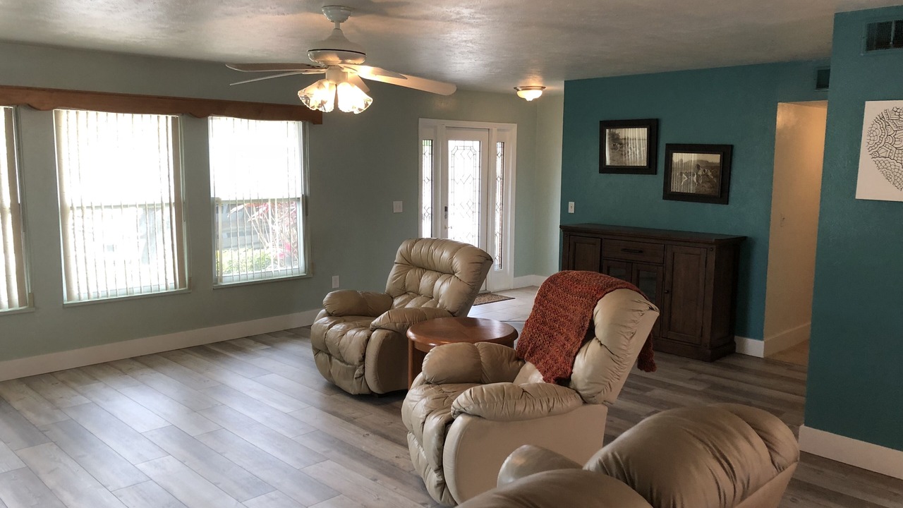 Photo of Livingroom in Highland