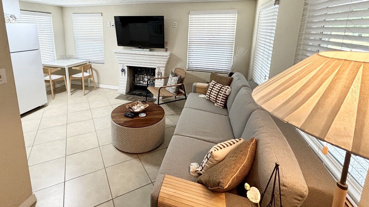 Photo of Bedroom in Bayshore Gardens