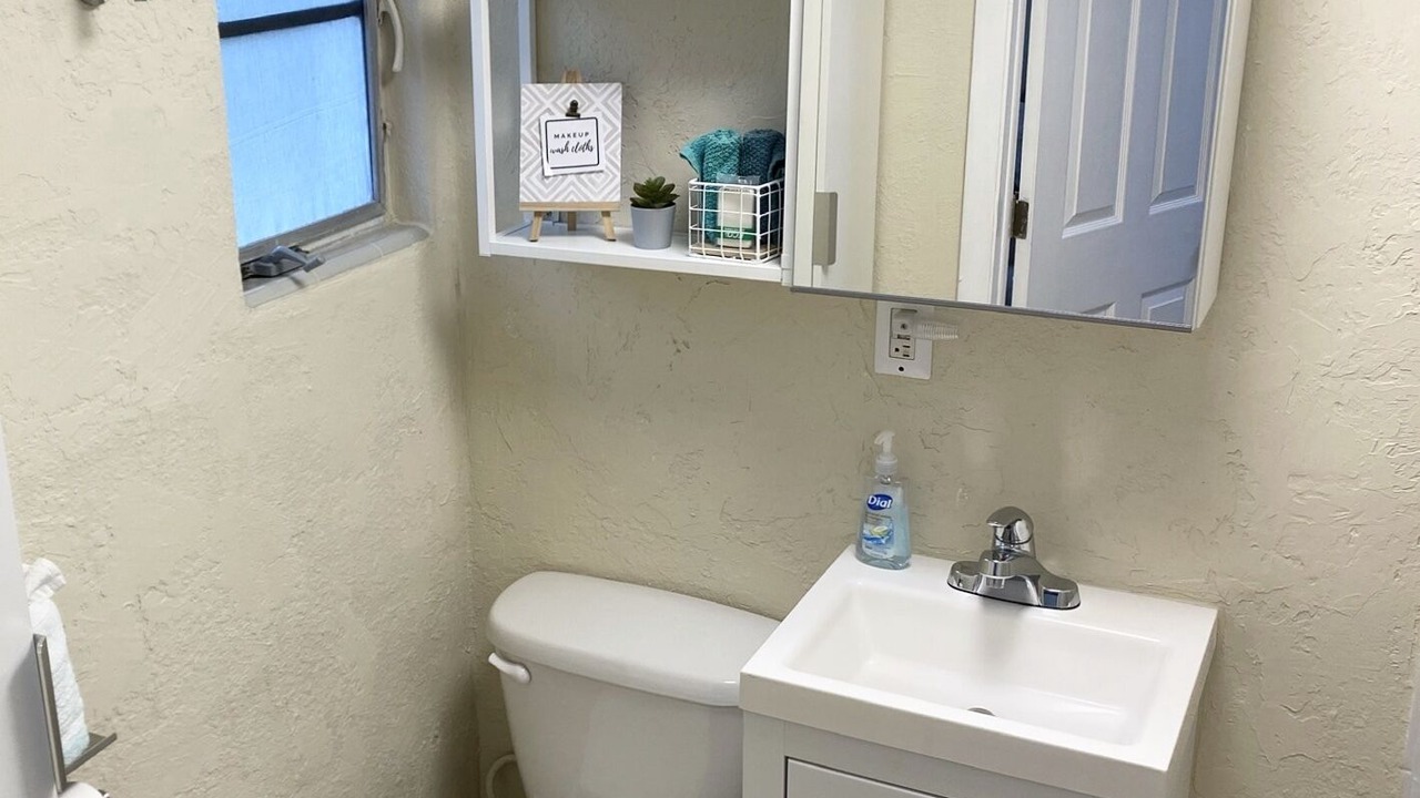 Photo of Bathroom in Bayshore Gardens