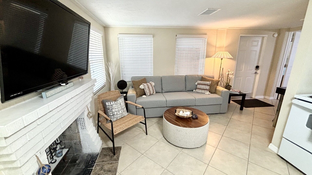 Photo of Bedroom in Bayshore Gardens