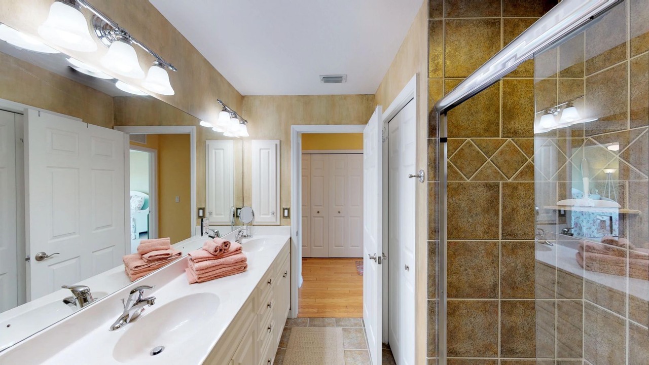 Photo of Bathroom in Mid Island