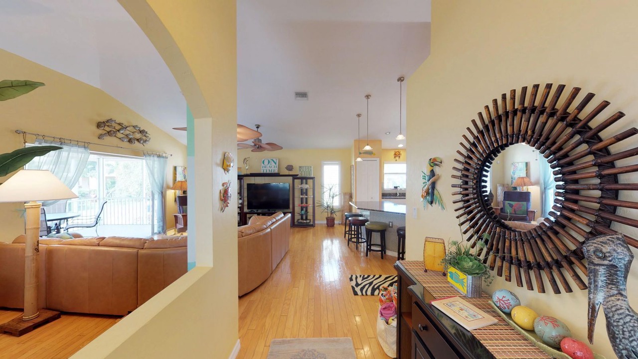 Photo of Livingroom in Mid Island