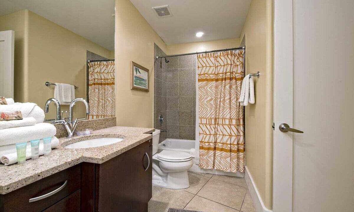 Photo of Bathroom in Orange Beach East