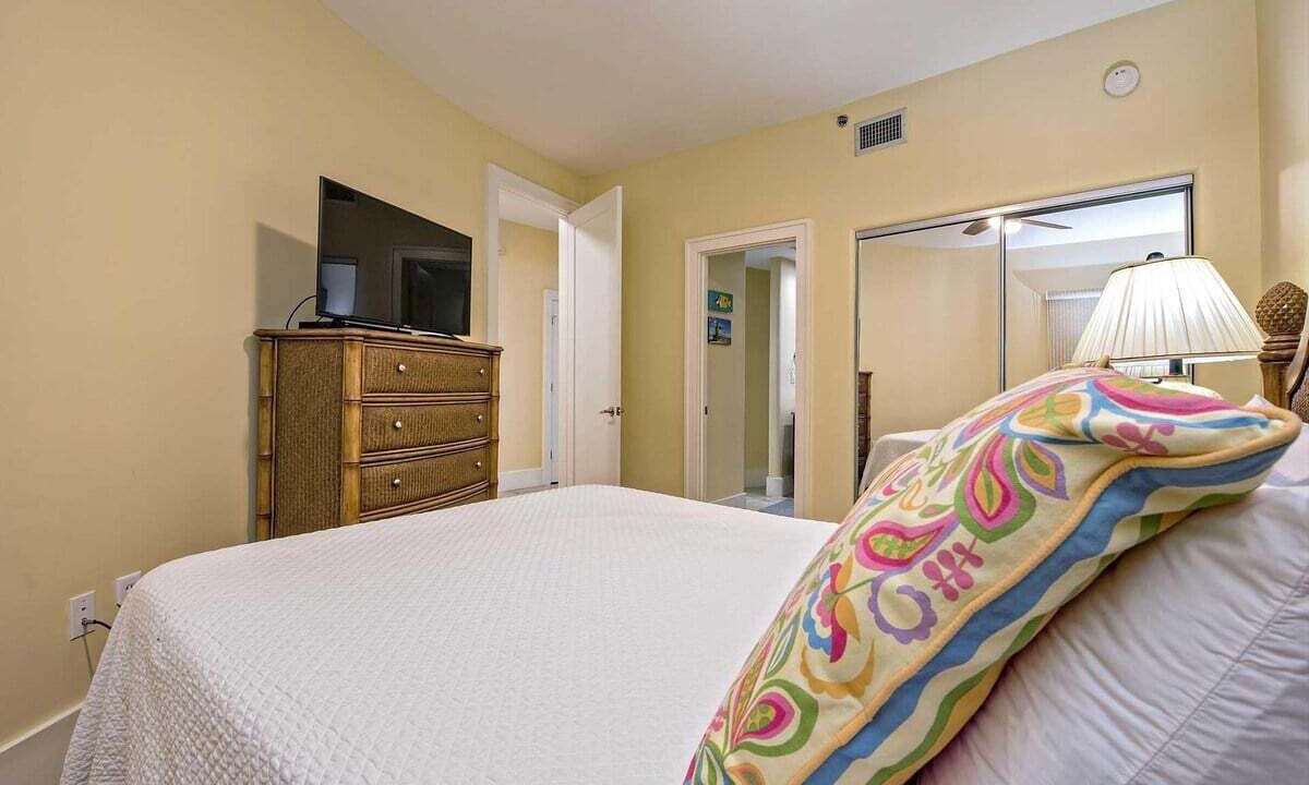 Photo of Bedroom in Orange Beach East