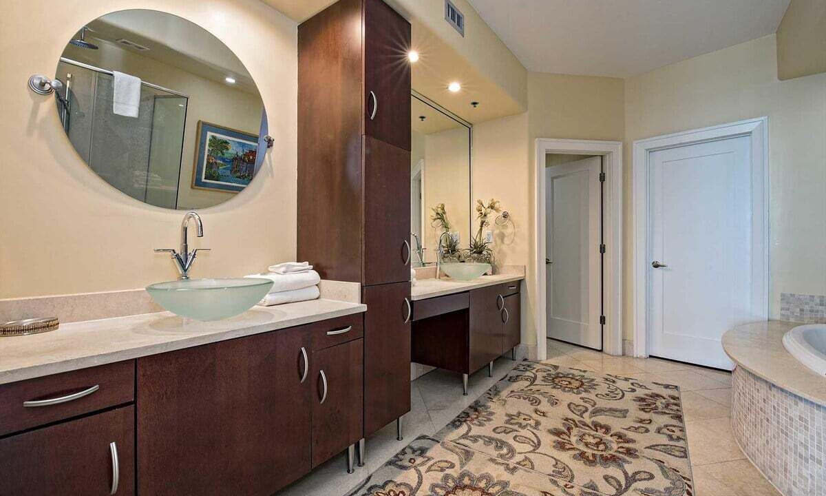 Photo of Bathroom in Orange Beach East