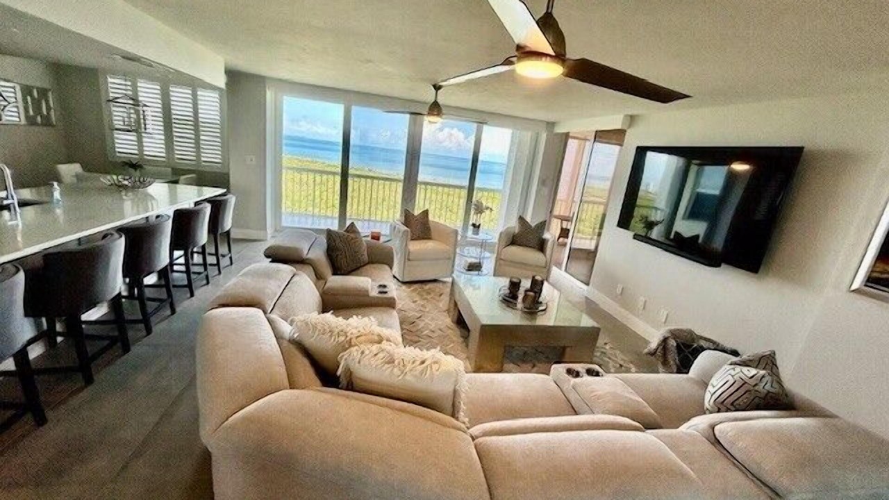 Photo of Livingroom in Pelican Bay