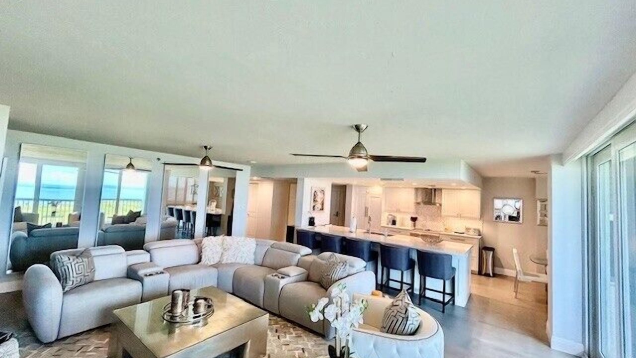 Photo of Livingroom in Pelican Bay
