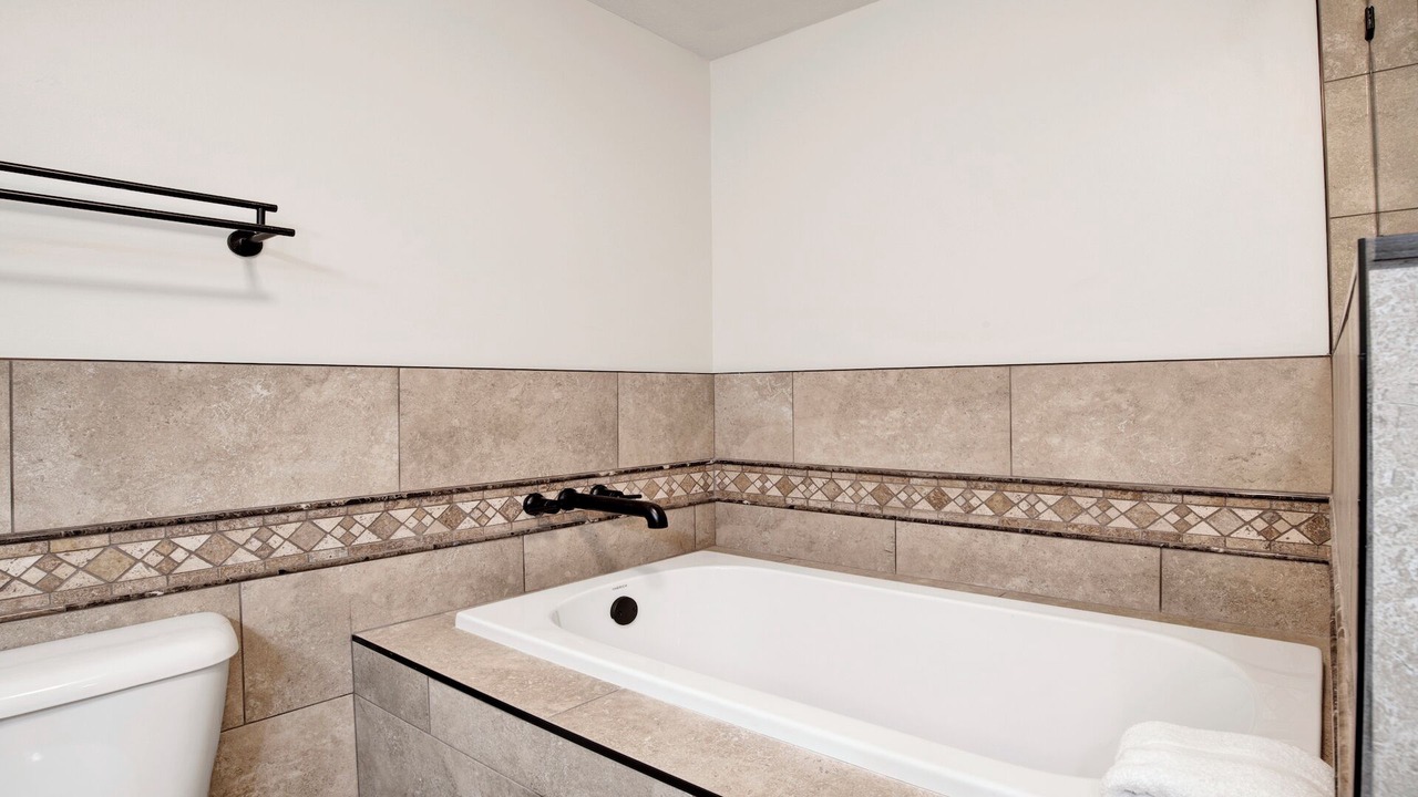 Photo of Bathroom in Orange Beach East