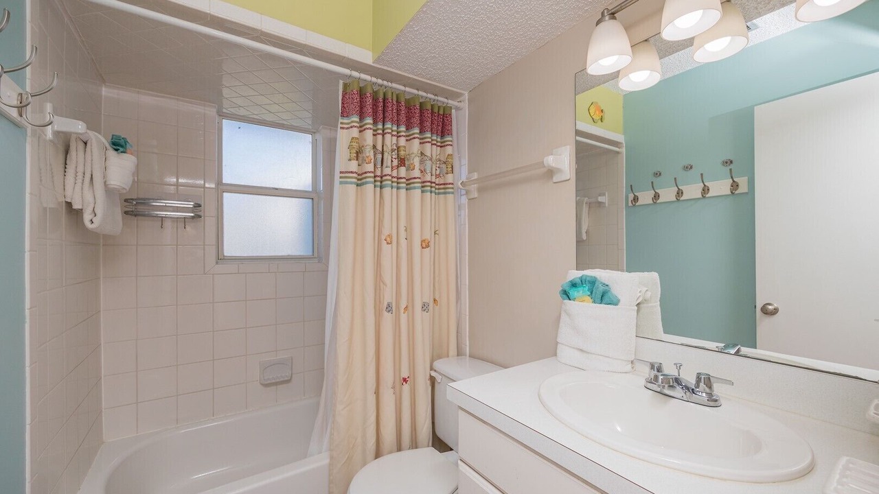 Photo of Bathroom in Surfcrest Village