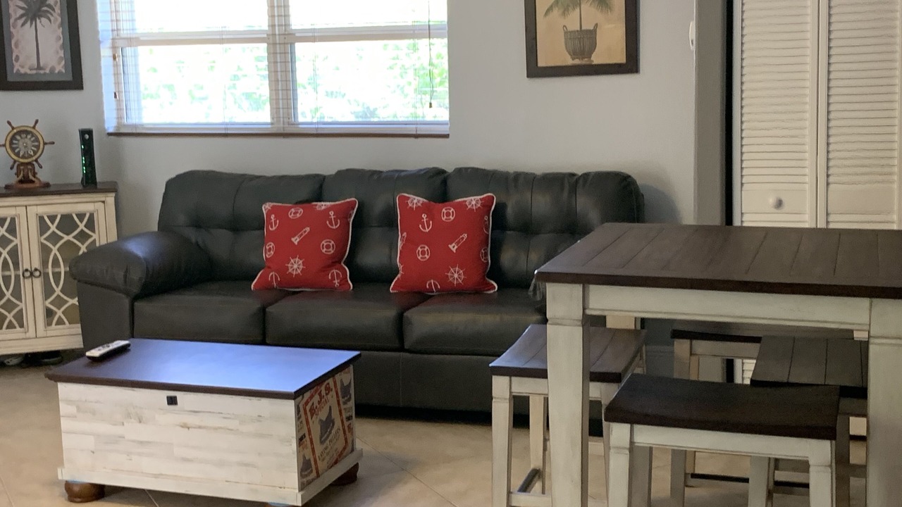 Photo of Livingroom in Venetian Shores