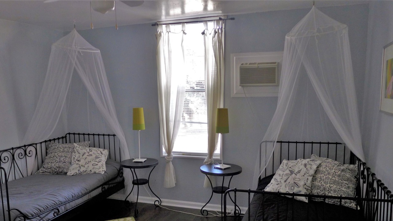 Photo of Bedroom in Altamont Manor