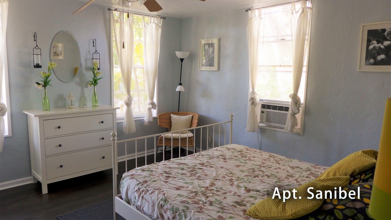 Photo of Bedroom in Altamont Manor