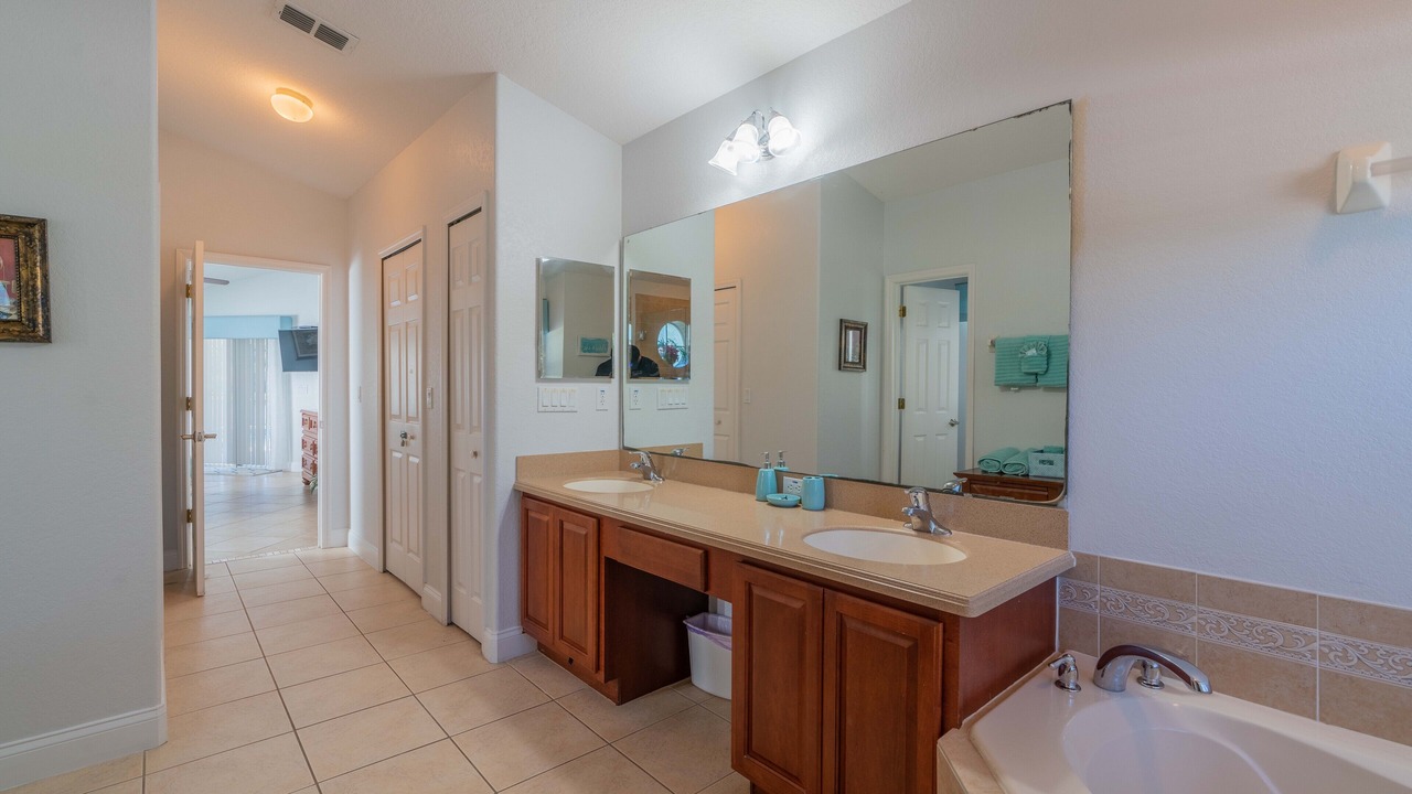 Photo of Bathroom in Buena Ventura Lakes
