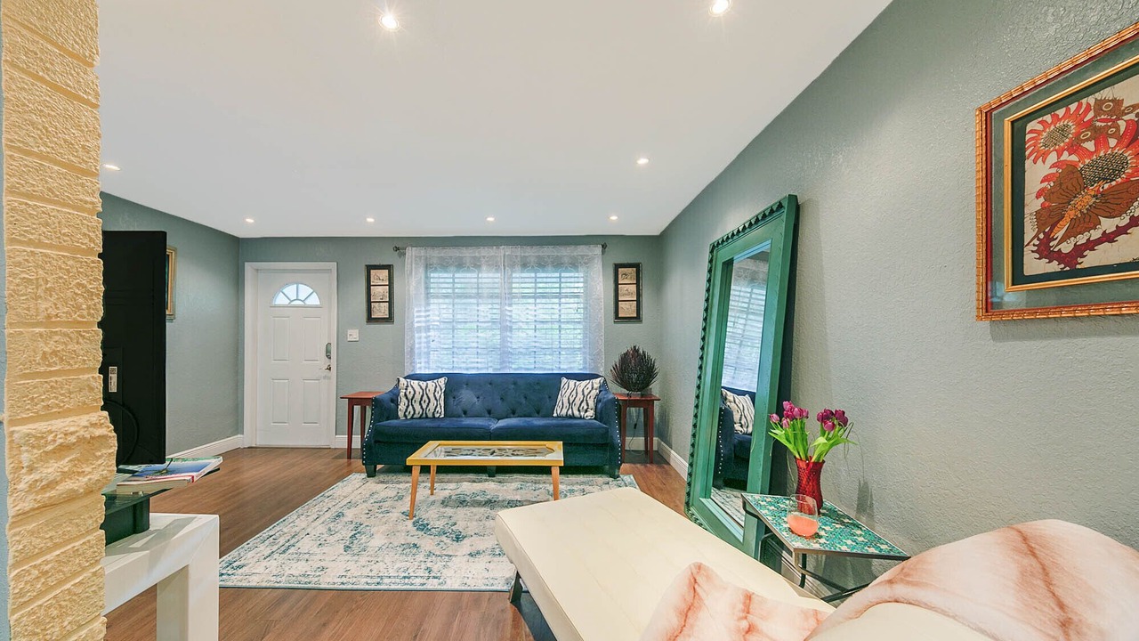 Photo of Livingroom in Sailboat Bend
