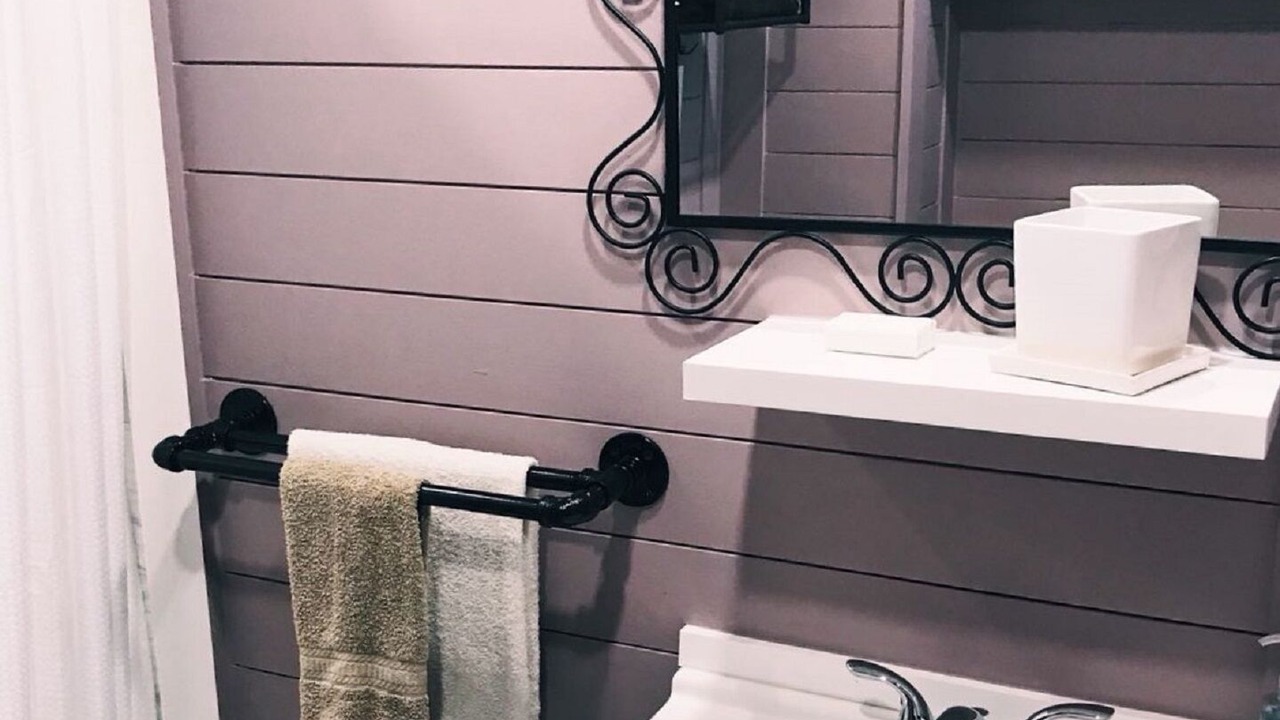 Photo of Bathroom in Altamont Manor