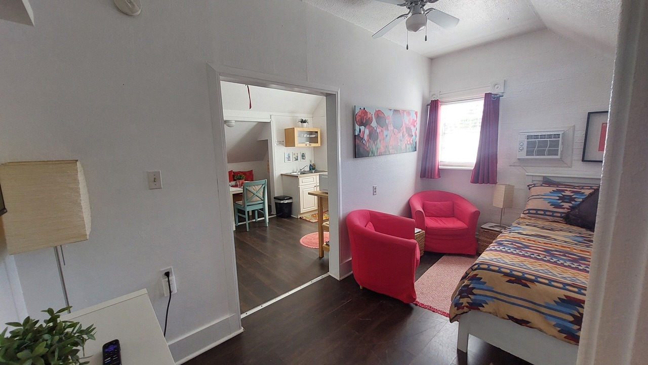Photo of Bedroom in Altamont Manor
