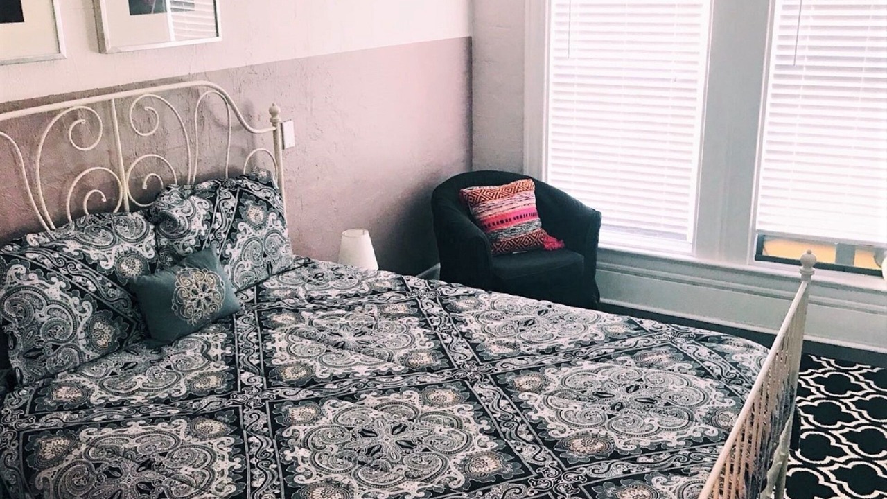 Photo of Bedroom in Altamont Manor