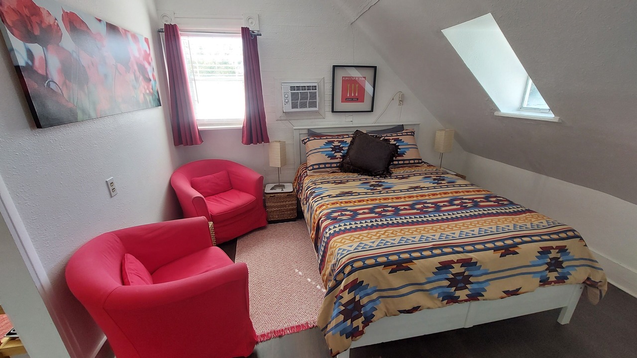 Photo of Bedroom in Altamont Manor