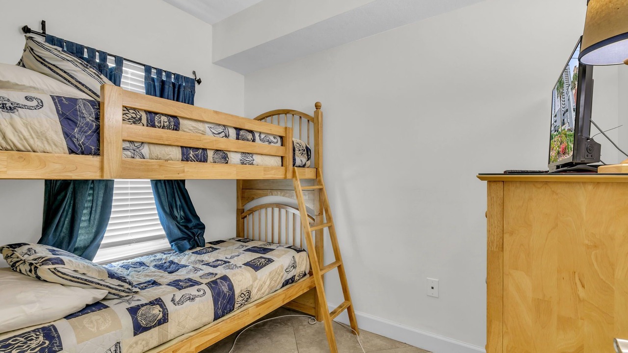 Photo of Bedroom in Gulf Shores