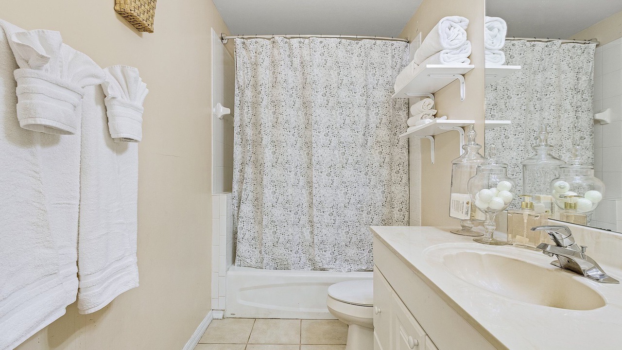 Photo of Bathroom in Pelican