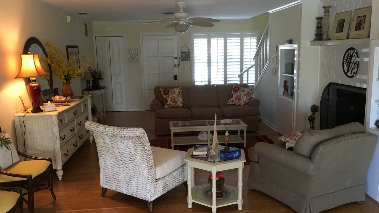 Photo of Livingroom in North River Shores