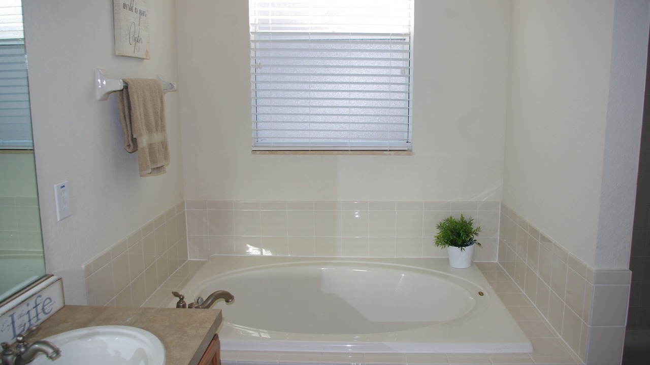 Photo of Bathroom in Trafalgar Village
