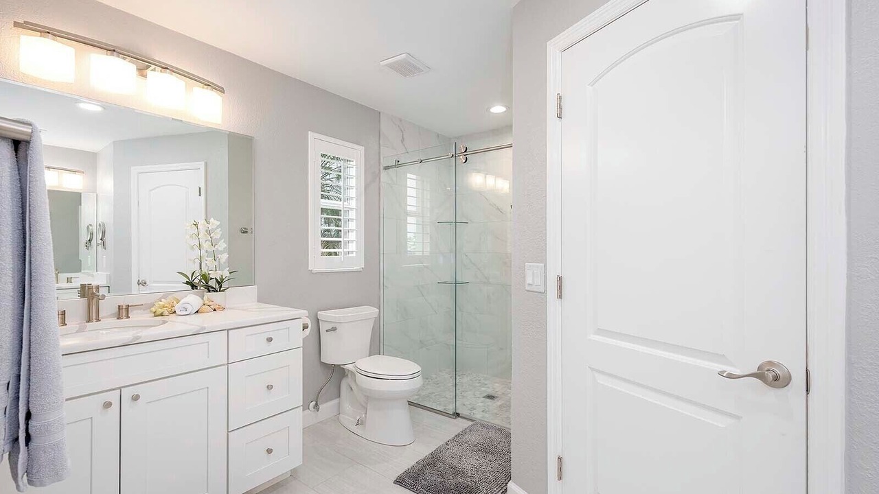 Photo of Bathroom in Pelican