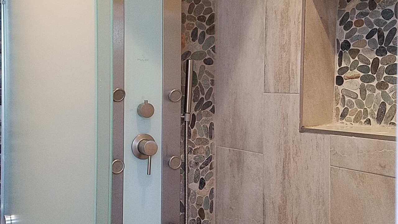 Photo of Bathroom in Cypress Lakes
