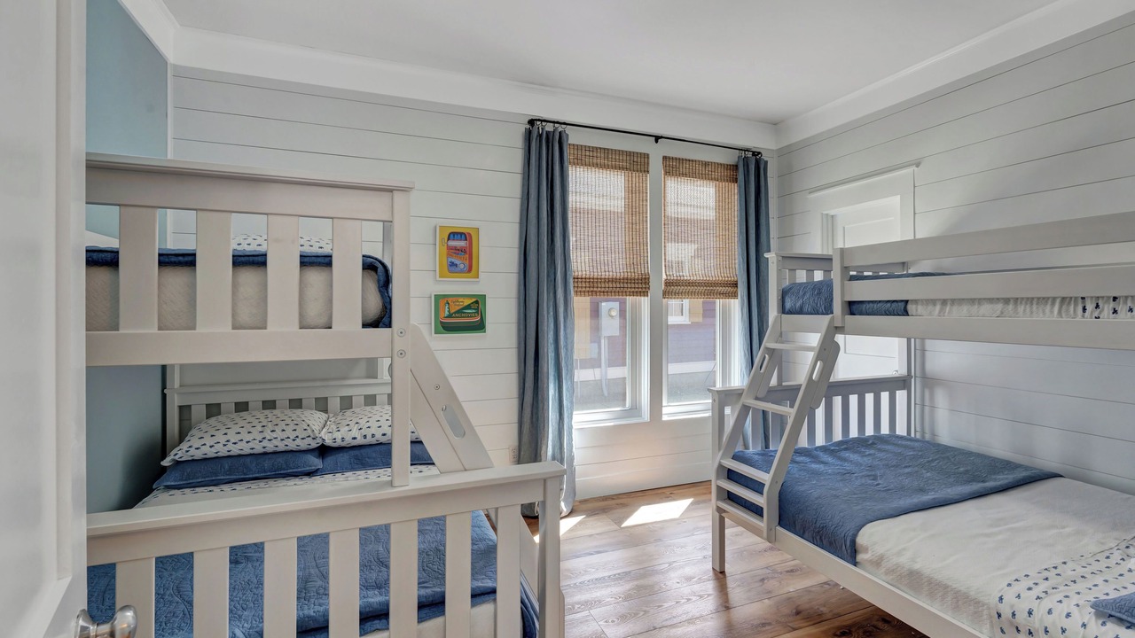 Photo of Bedroom in Miramar Beach