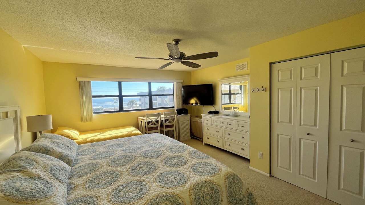 Photo of Bedroom in Breakers