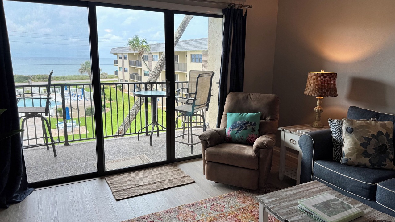 Photo of Livingroom in Breakers