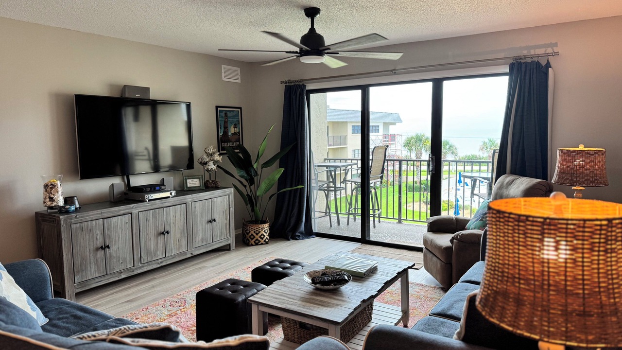 Photo of Livingroom in Breakers