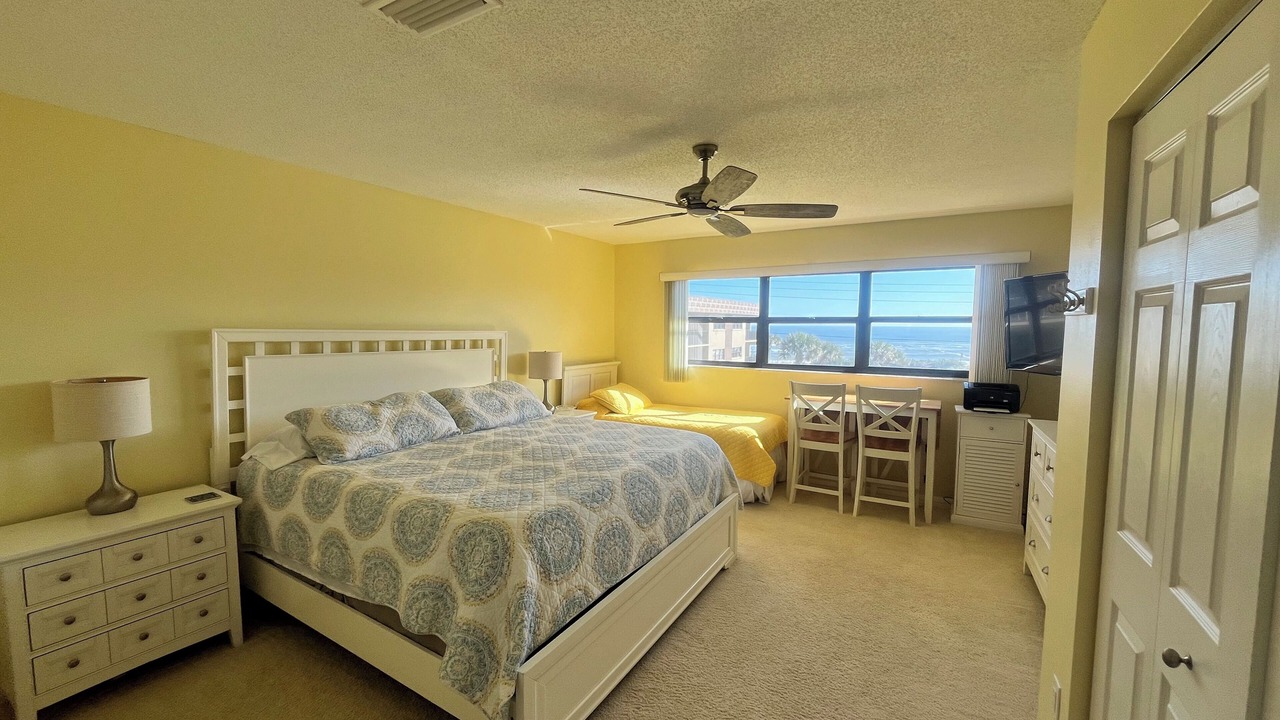 Photo of Bedroom in Breakers