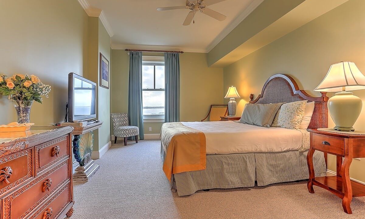 Photo of Bedroom in Baytowne Wharf