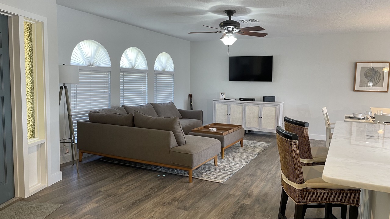Photo of Livingroom in Yacht Club