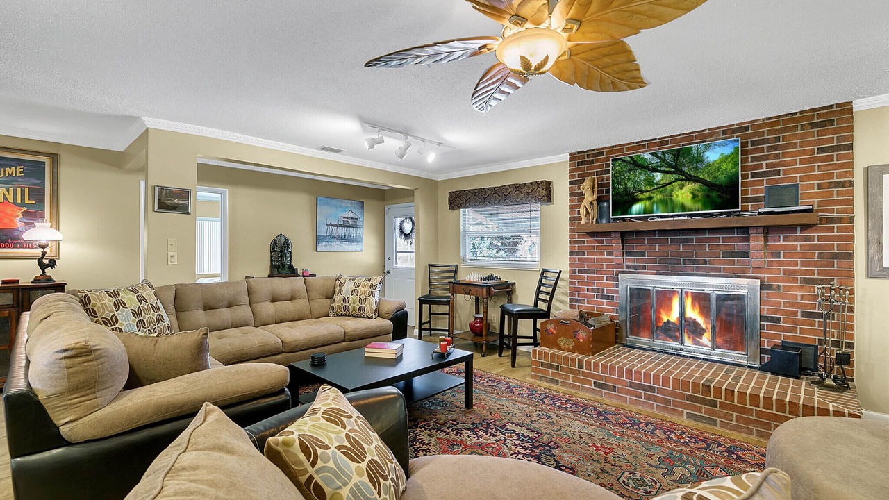 Photo of Livingroom in Indian Waters