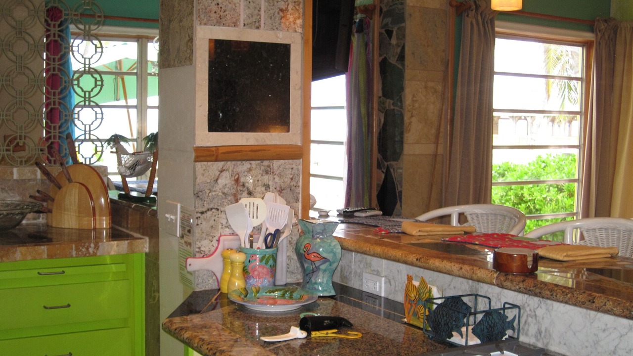 Photo of Kitchen in Uptown - Upper Duval