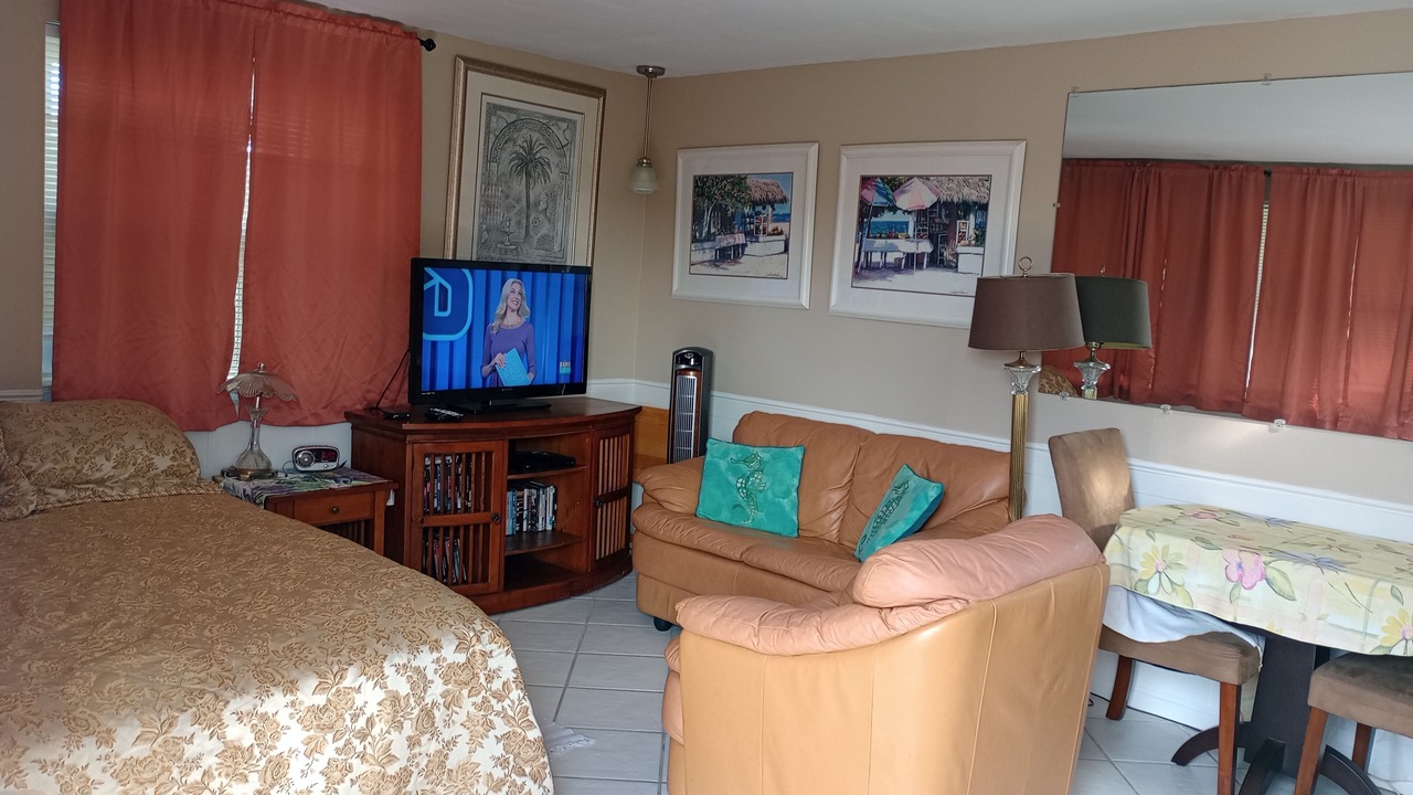 Photo of Bedroom in Bayshore Gardens