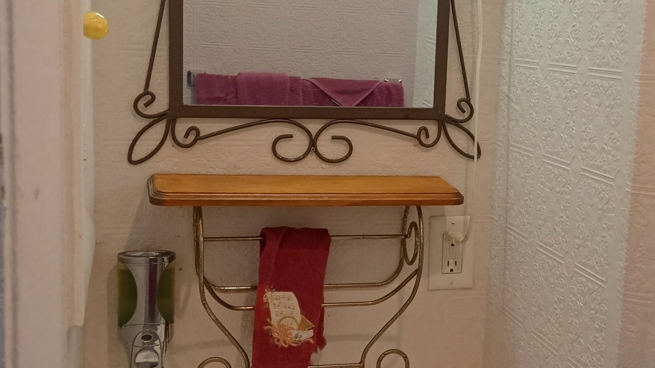 Photo of Bathroom in Bayshore Gardens