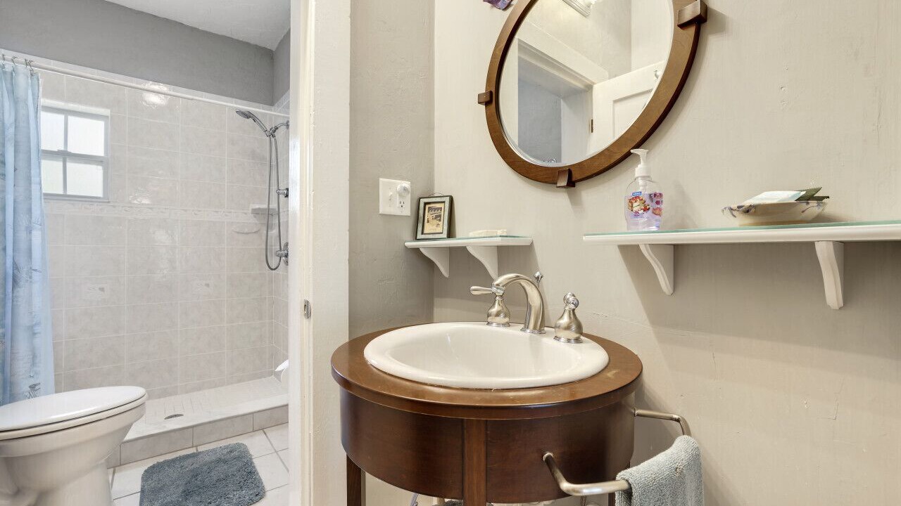 Photo of Bathroom in Cedar Key