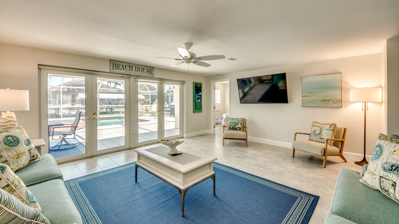 Photo of Livingroom in Yacht Club
