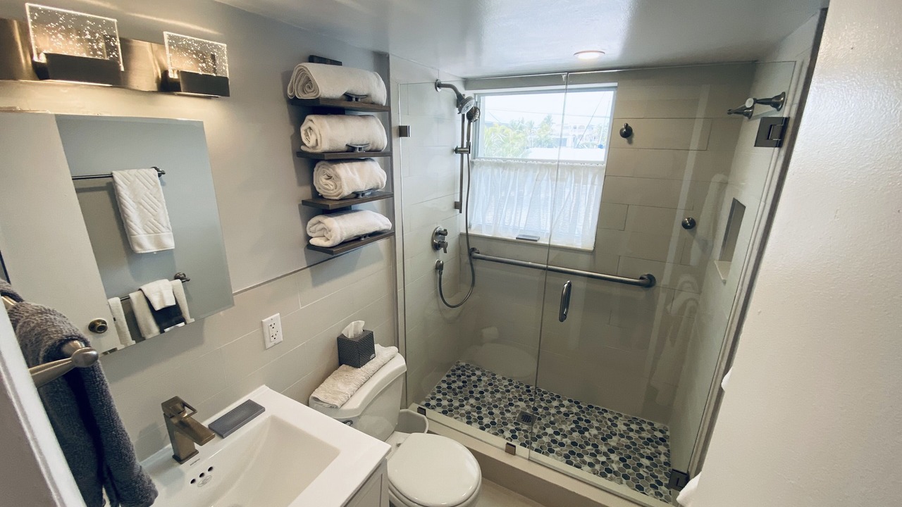 Photo of Bathroom in Venetian Shores