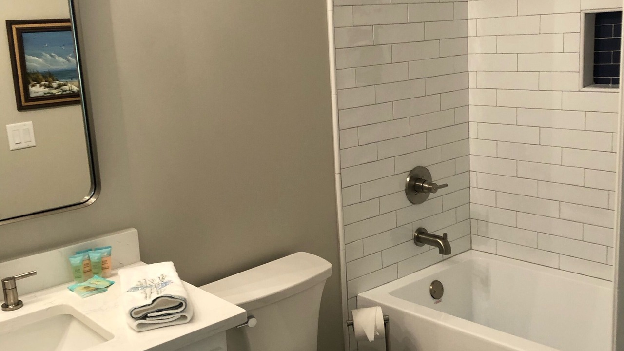 Photo of Bathroom in Orange Beach East