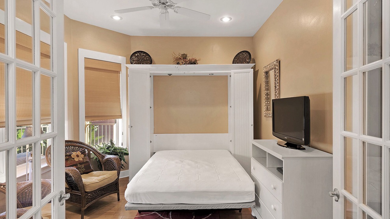 Photo of Bedroom in Crystal Beach