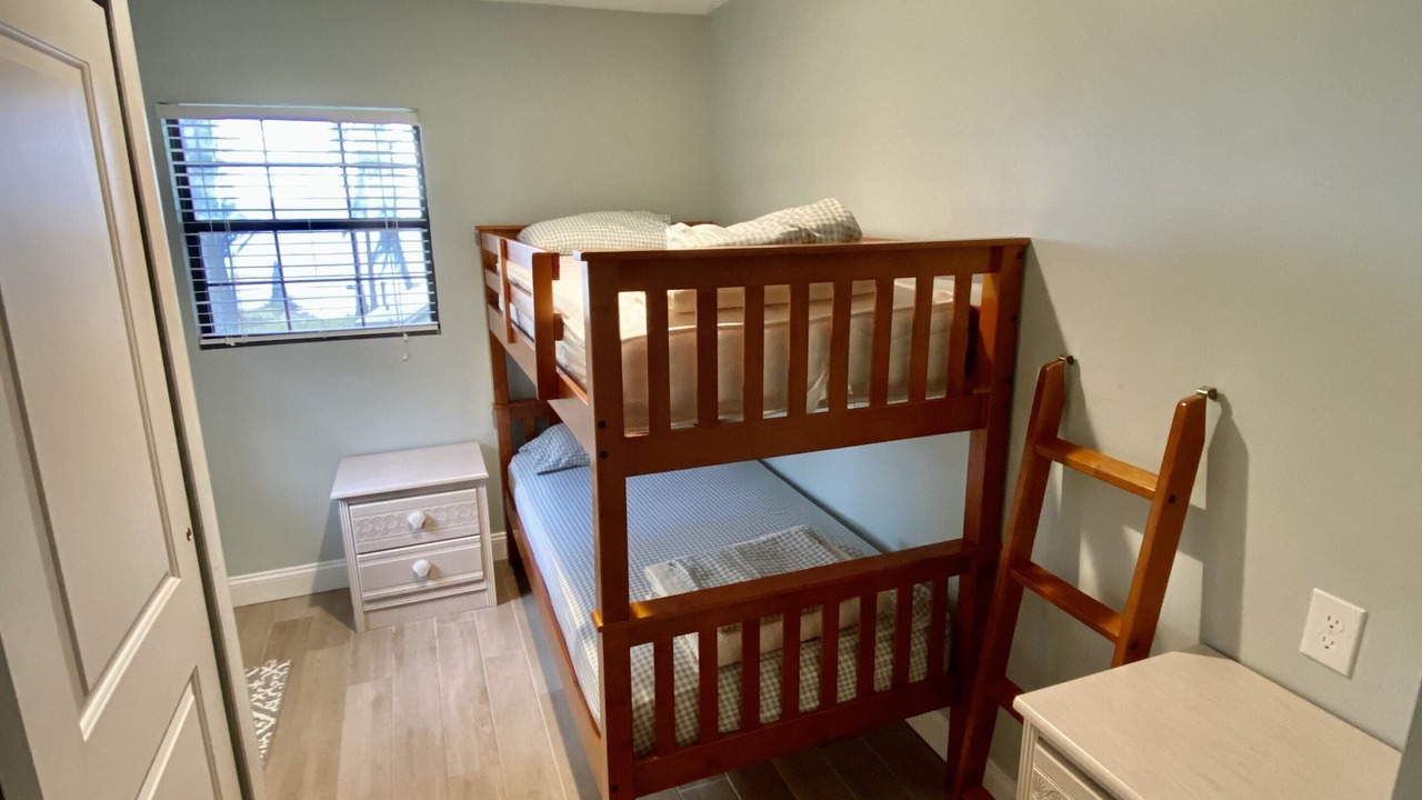 Photo of Bedroom in Putnam Hall