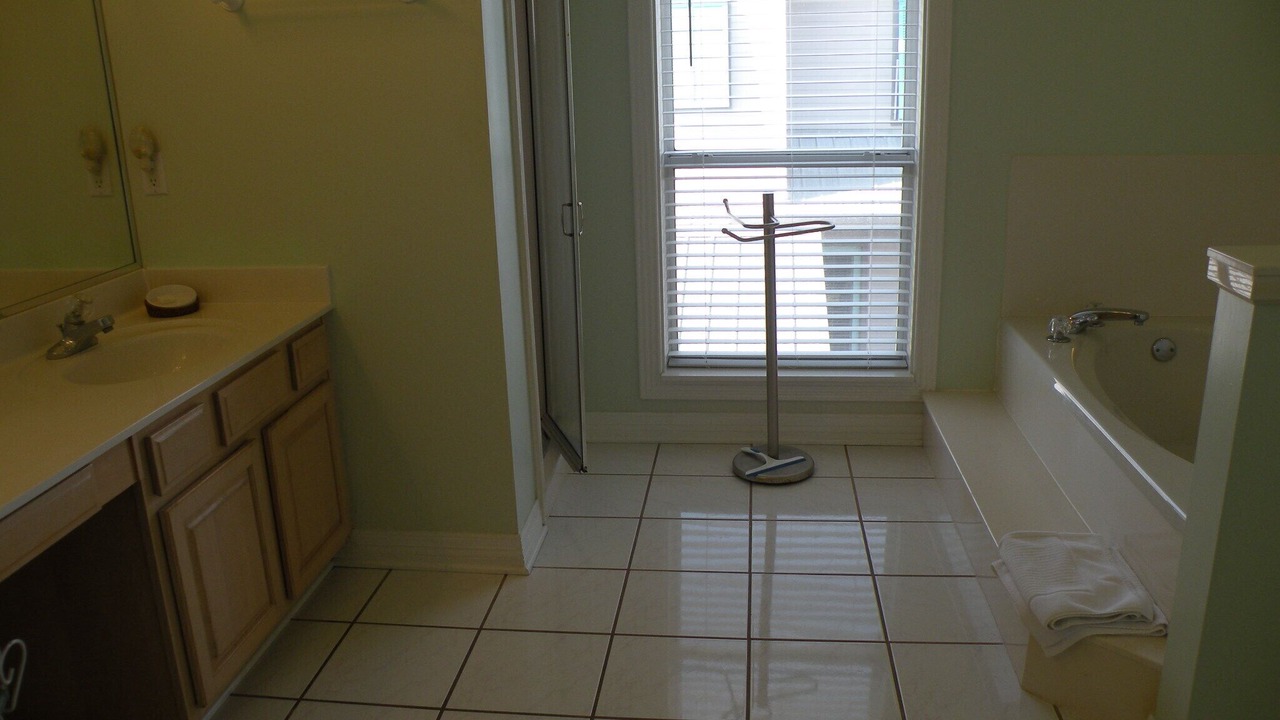 Photo of Bathroom in Crystal Shores