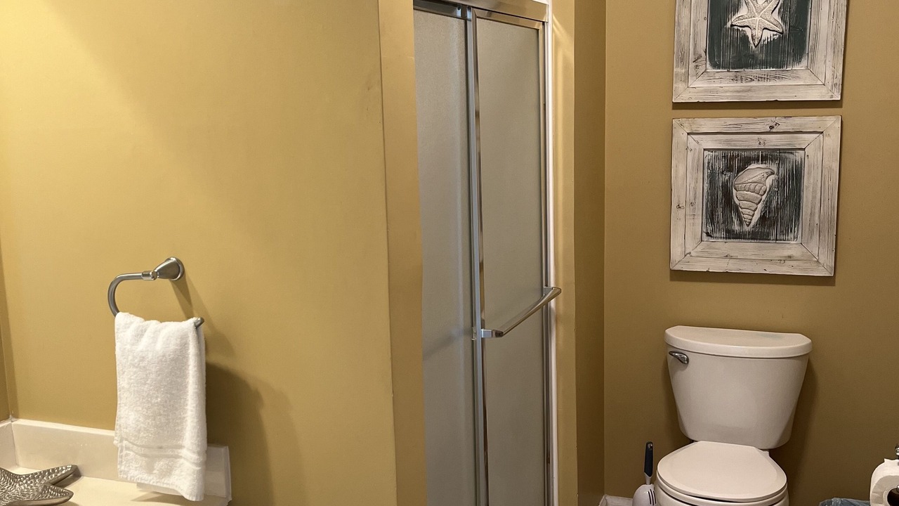 Photo of Bathroom in Orange Beach East