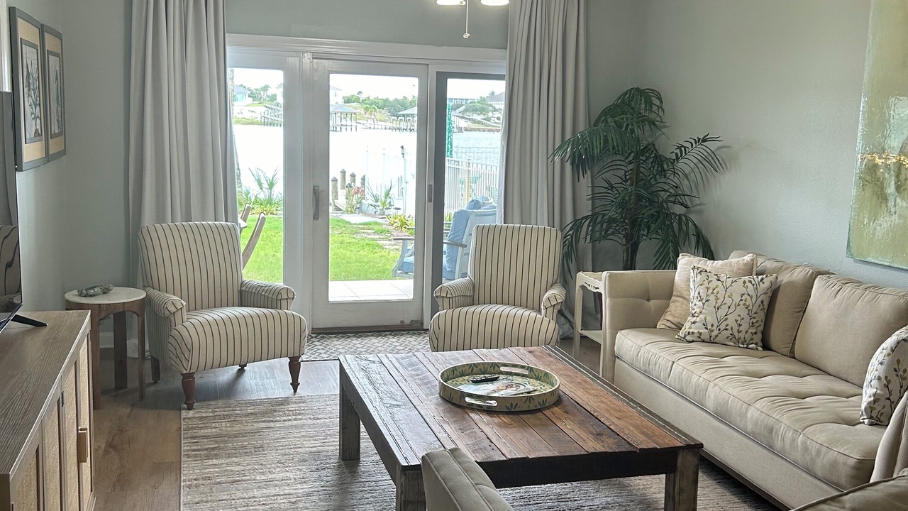 Photo of Livingroom in Orange Beach East