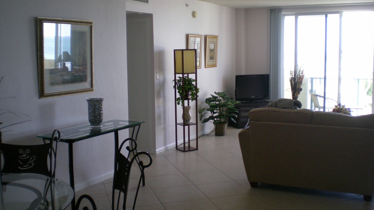 Photo of Livingroom in Surfside