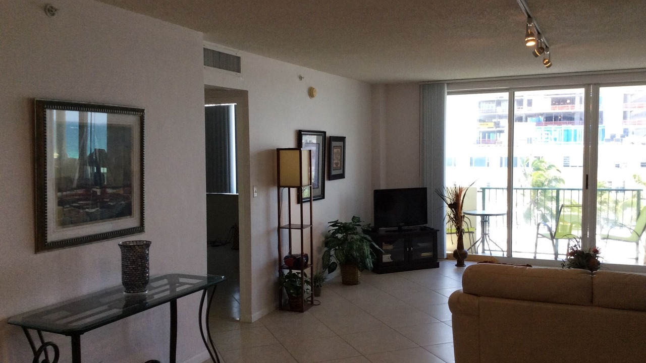 Photo of Livingroom in Surfside